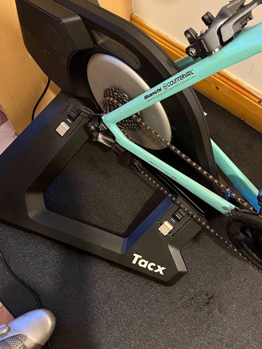 Tacx® NEO 3M Smart Trainer + Tacx® Mat - Image 1