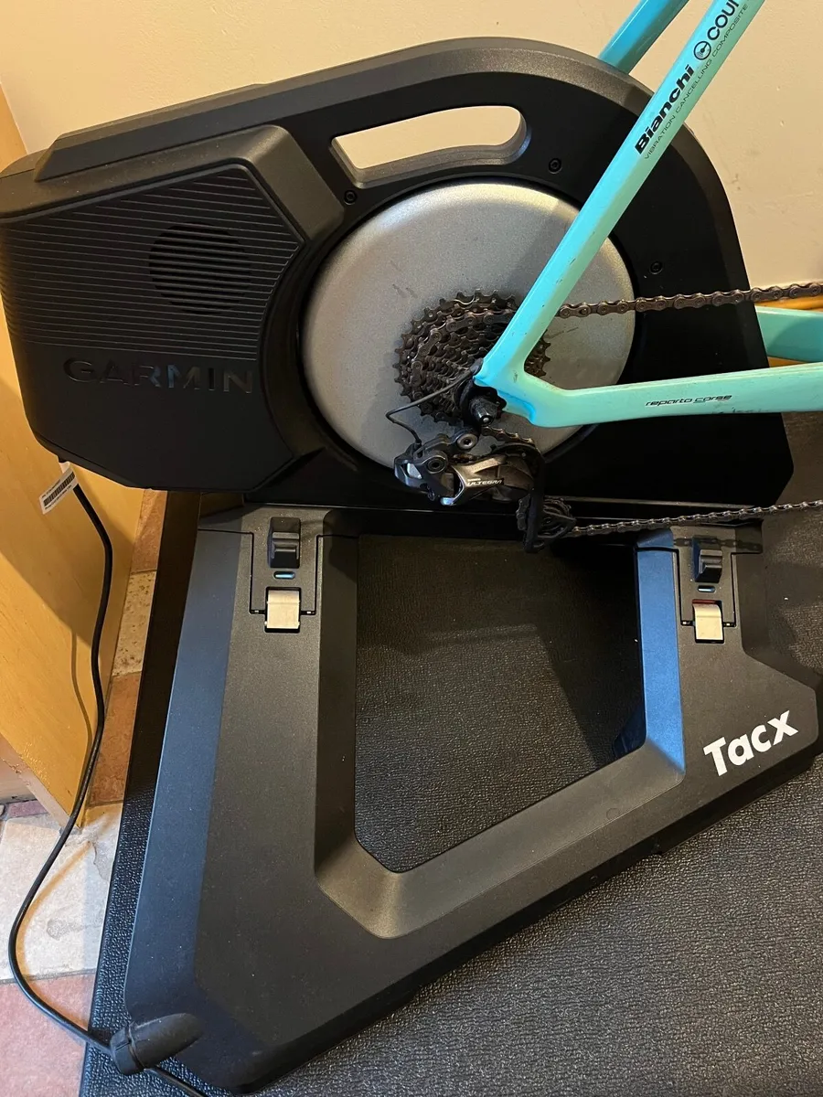 Tacx® NEO 3M Smart Trainer + Tacx® Mat - Image 3
