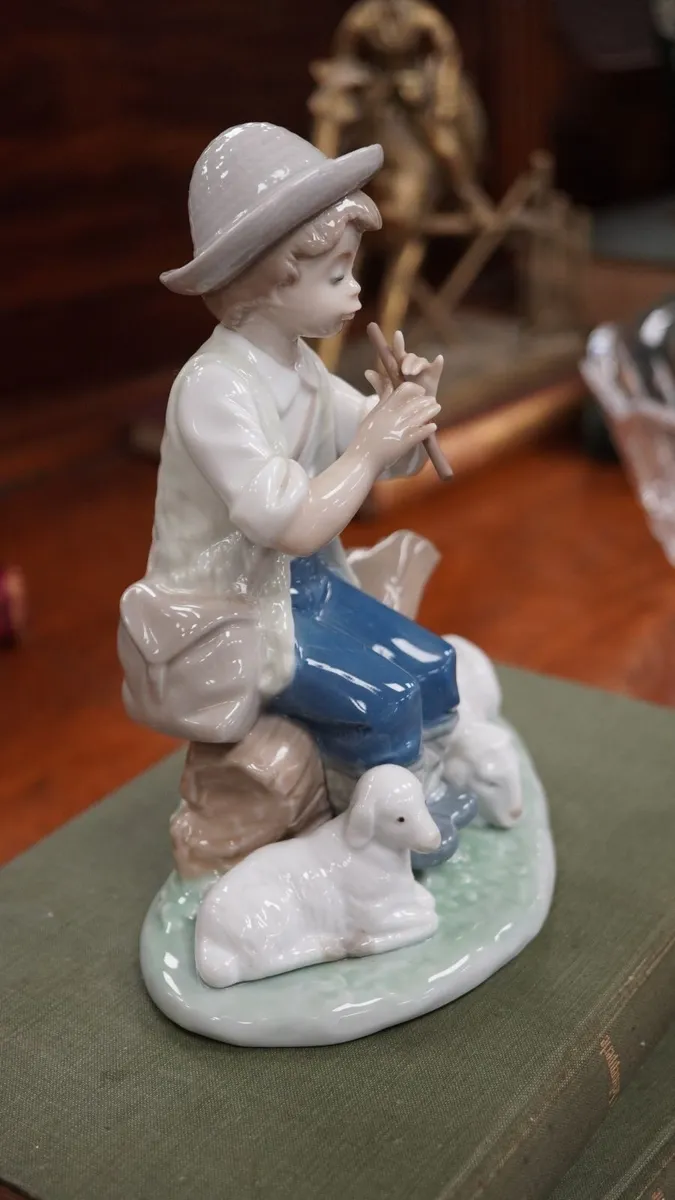 Nao Figurine - Image 3