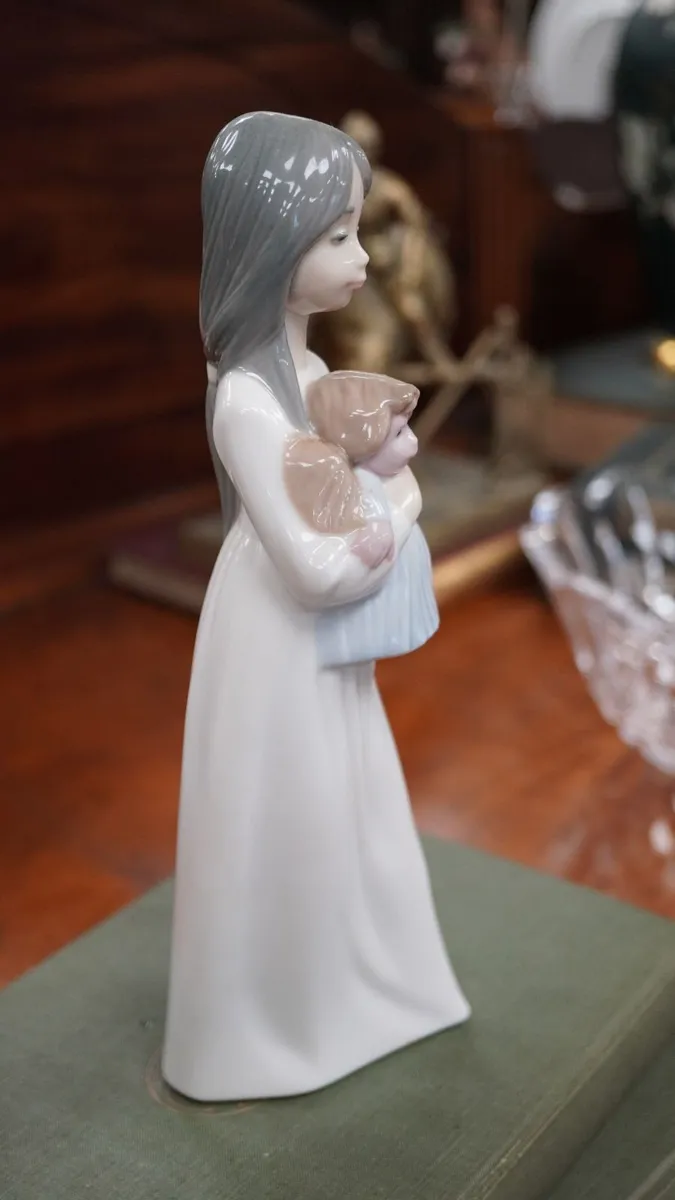 Nao Figurine - Image 3