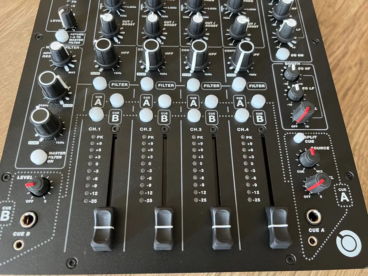 Play Differently Model 1.4 DJ mixer - Image 2