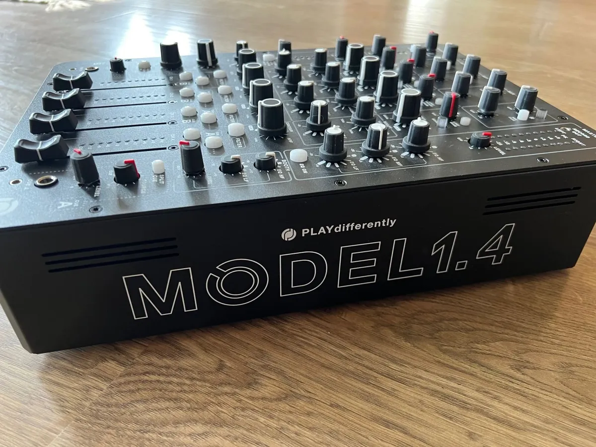 Play Differently Model 1.4 DJ mixer - Image 4