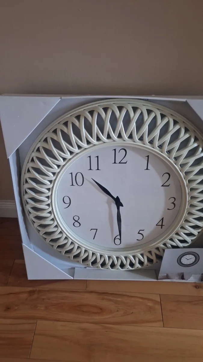 Large wall clock 30"