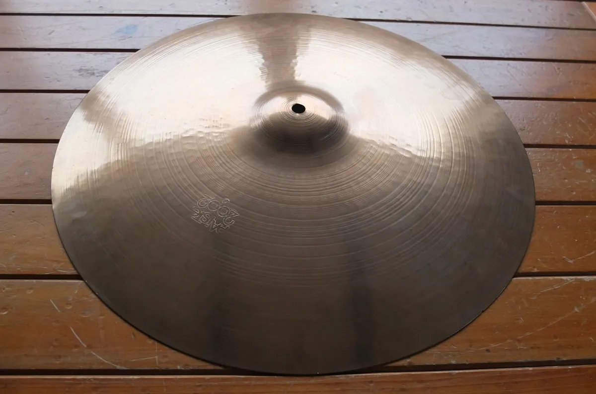Paiste 2002 Black Label 18” Med Crash Cymbal. - Image 2