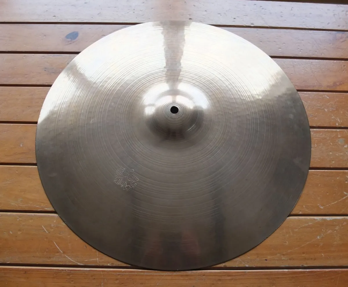 Paiste 2002 Black Label 18” Med Crash Cymbal. - Image 1