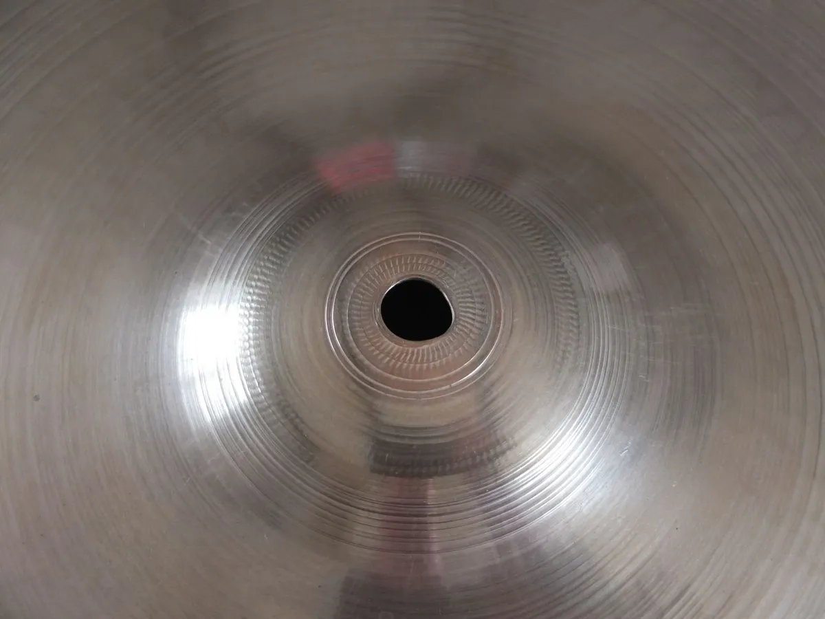 Paiste 2002 Black Label 18” Med Crash Cymbal. - Image 3
