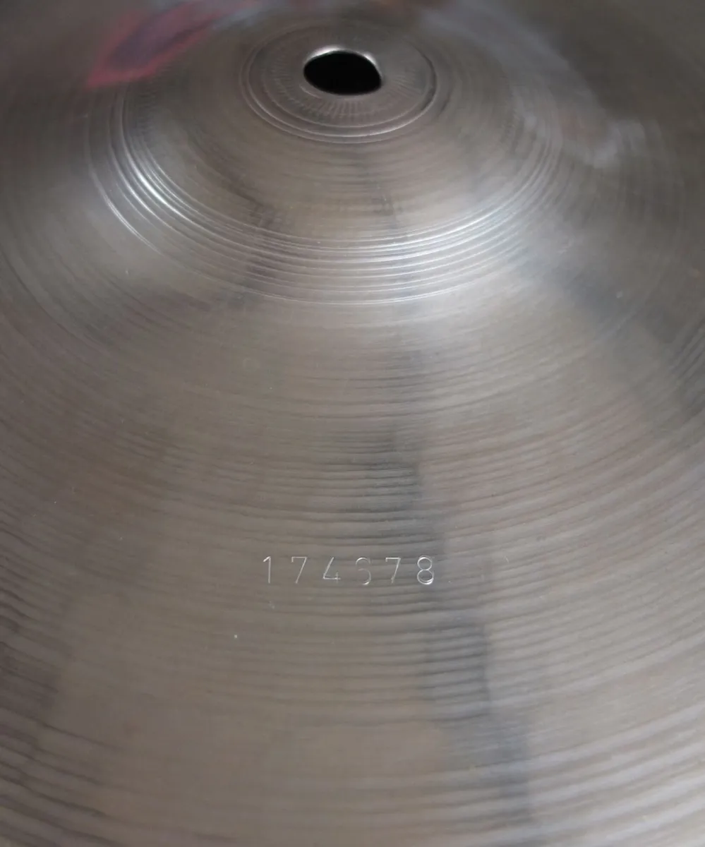 Paiste 2002 Black Label 18” Med Crash Cymbal. - Image 4