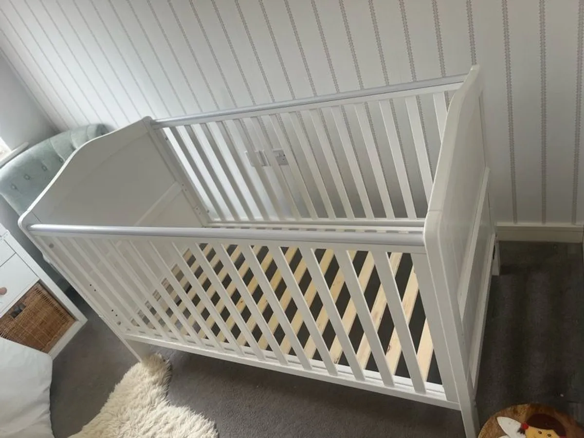 Nested Sorrento Cot Bed White - Image 1