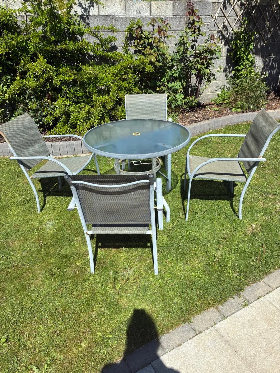Table and chair set - Image 3