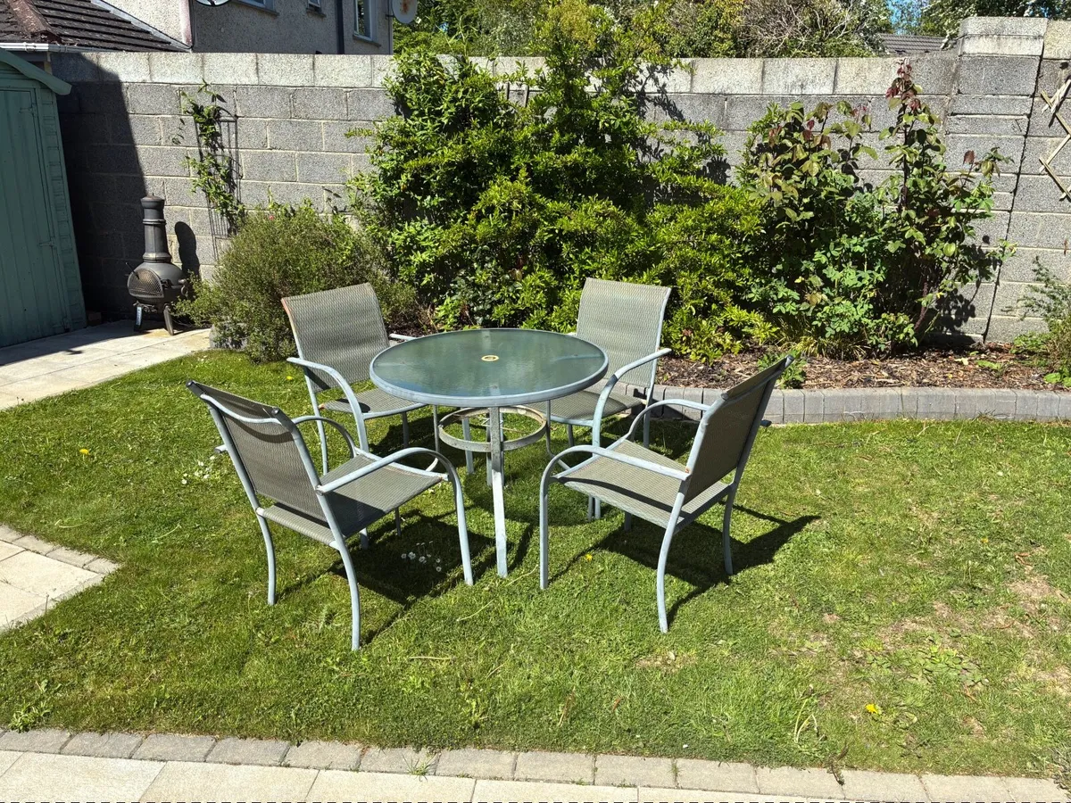 Table and chair set - Image 2