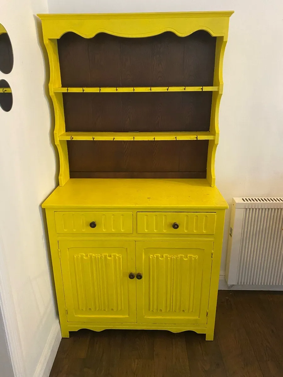 Dresser- Free