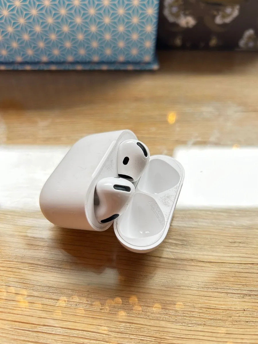 Apple airpods 4 - Image 1