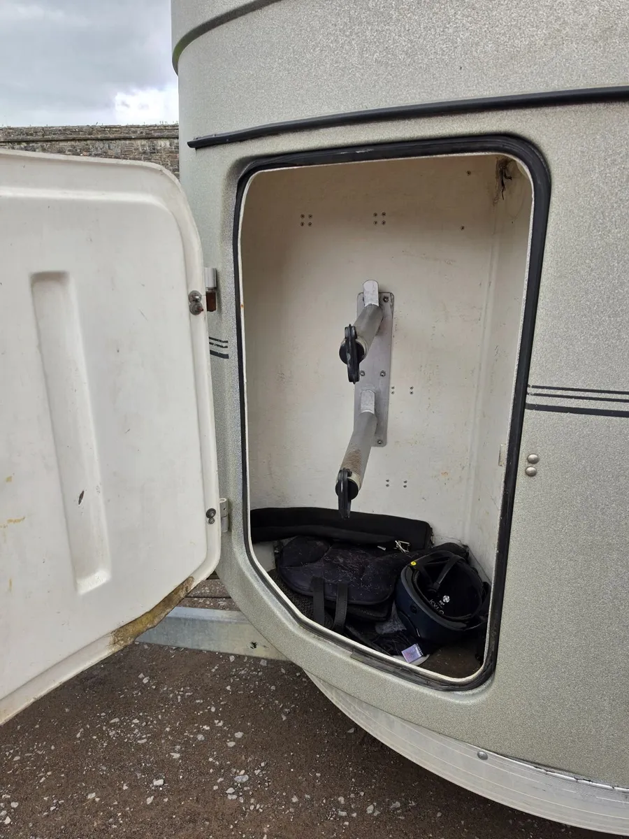Horse Box - Image 4