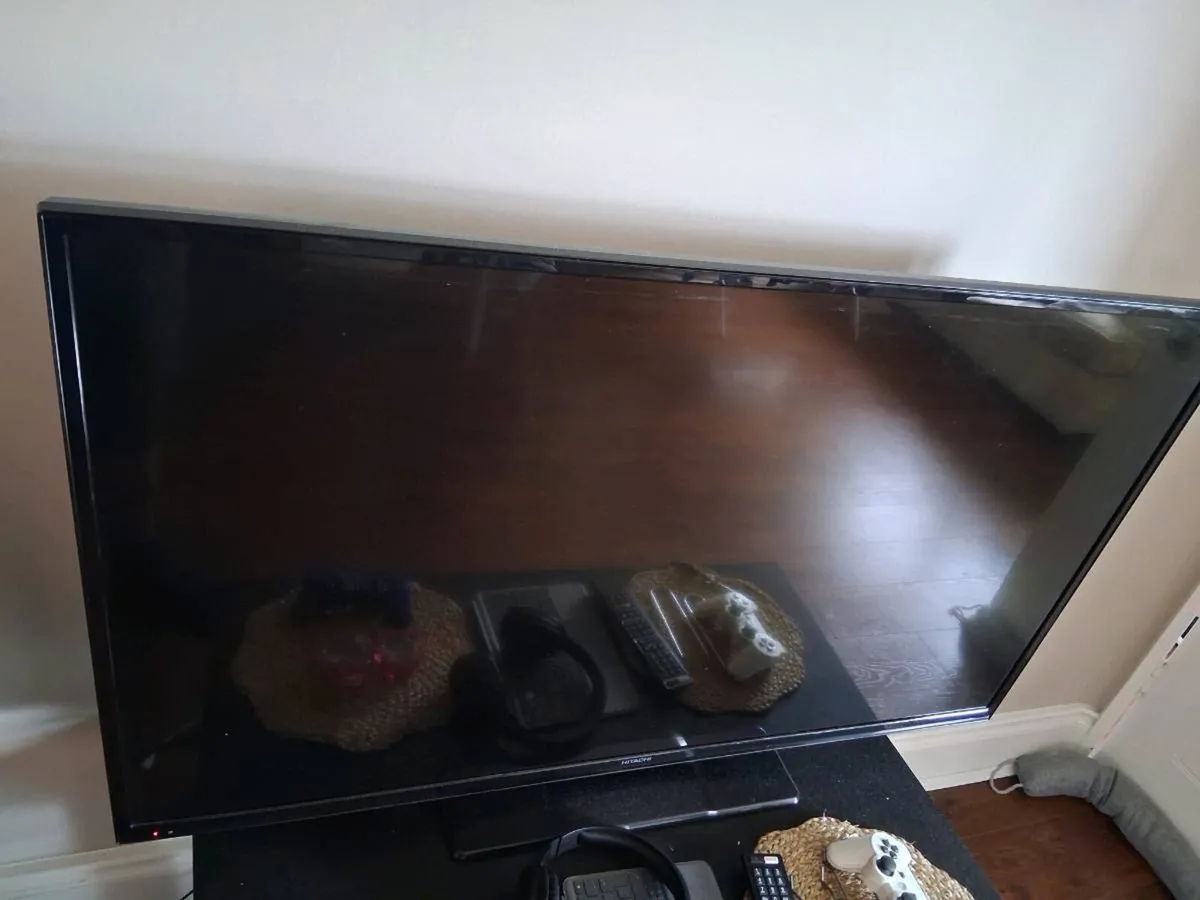 Tv 48" Hitachi - Image 3