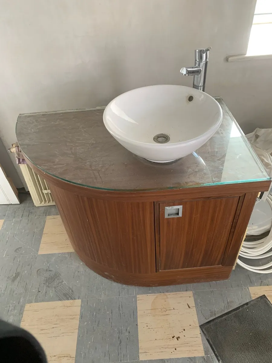 Vanity corner unit - Image 1