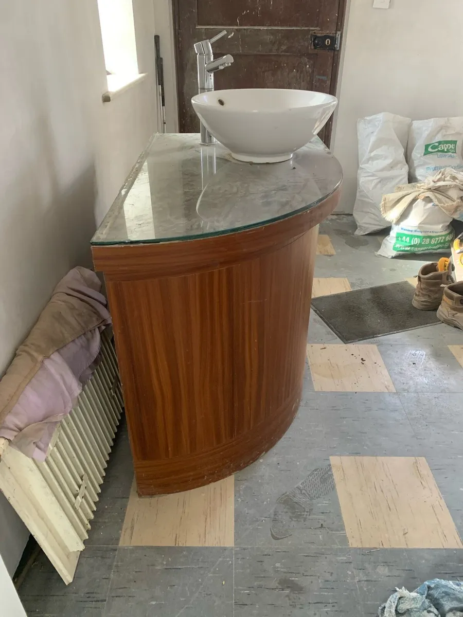 Vanity corner unit - Image 2