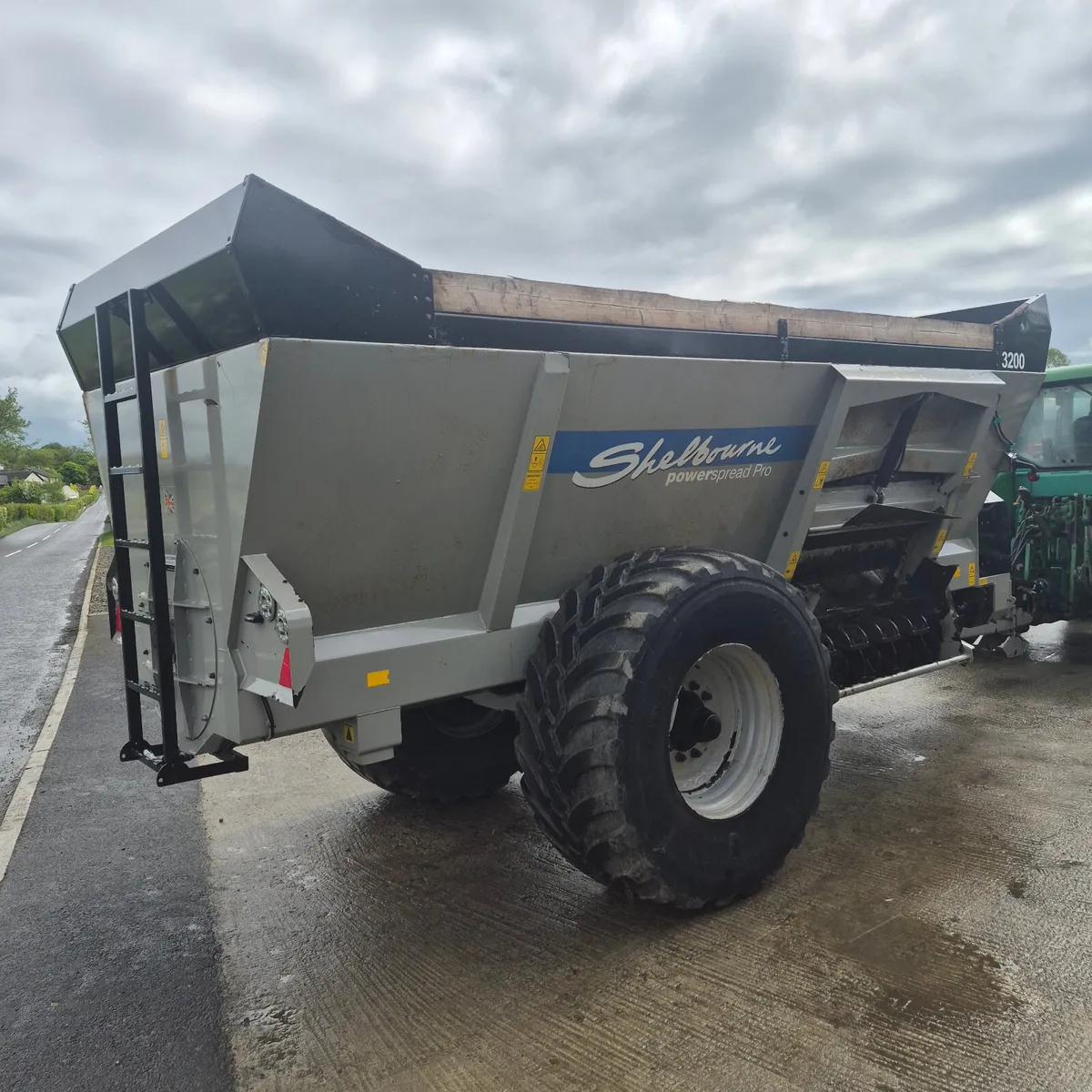 Shelbourne Reynolds Powerspread Pro 3200 Spreader - Image 2