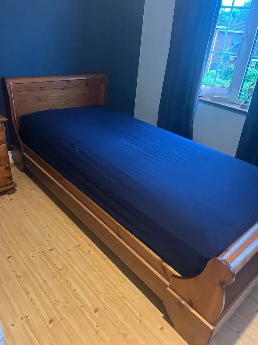 Beds/Locker & mattresses - Image 2