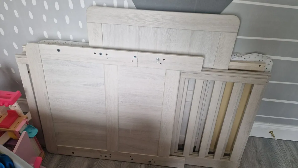 Baby cot - Image 3