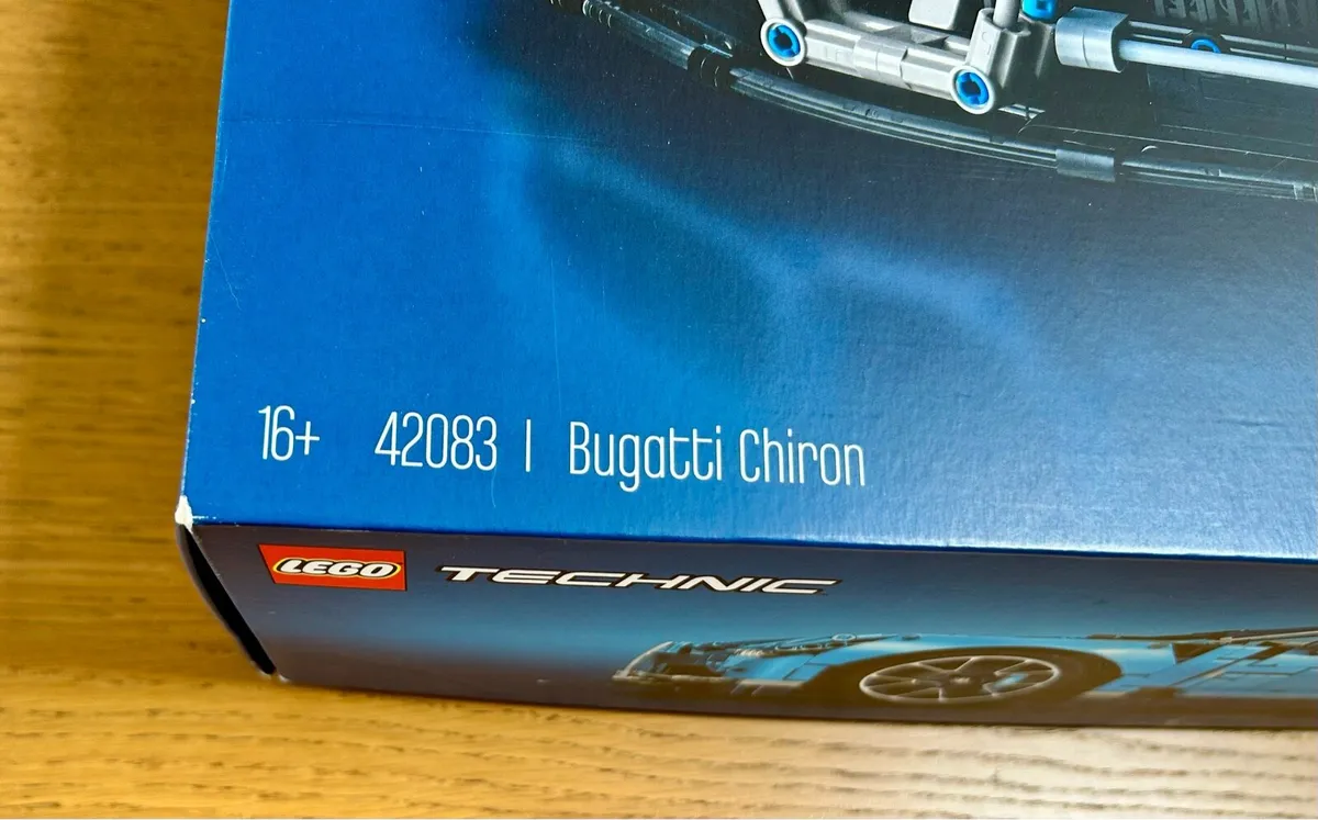 LEGO Technic Bugatti Chiron 42083 - Image 2