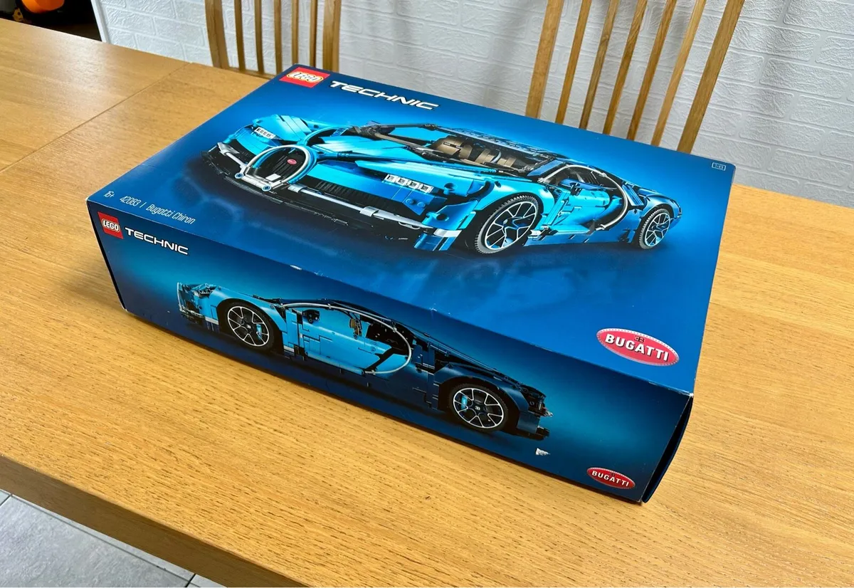 LEGO Technic Bugatti Chiron 42083 - Image 3