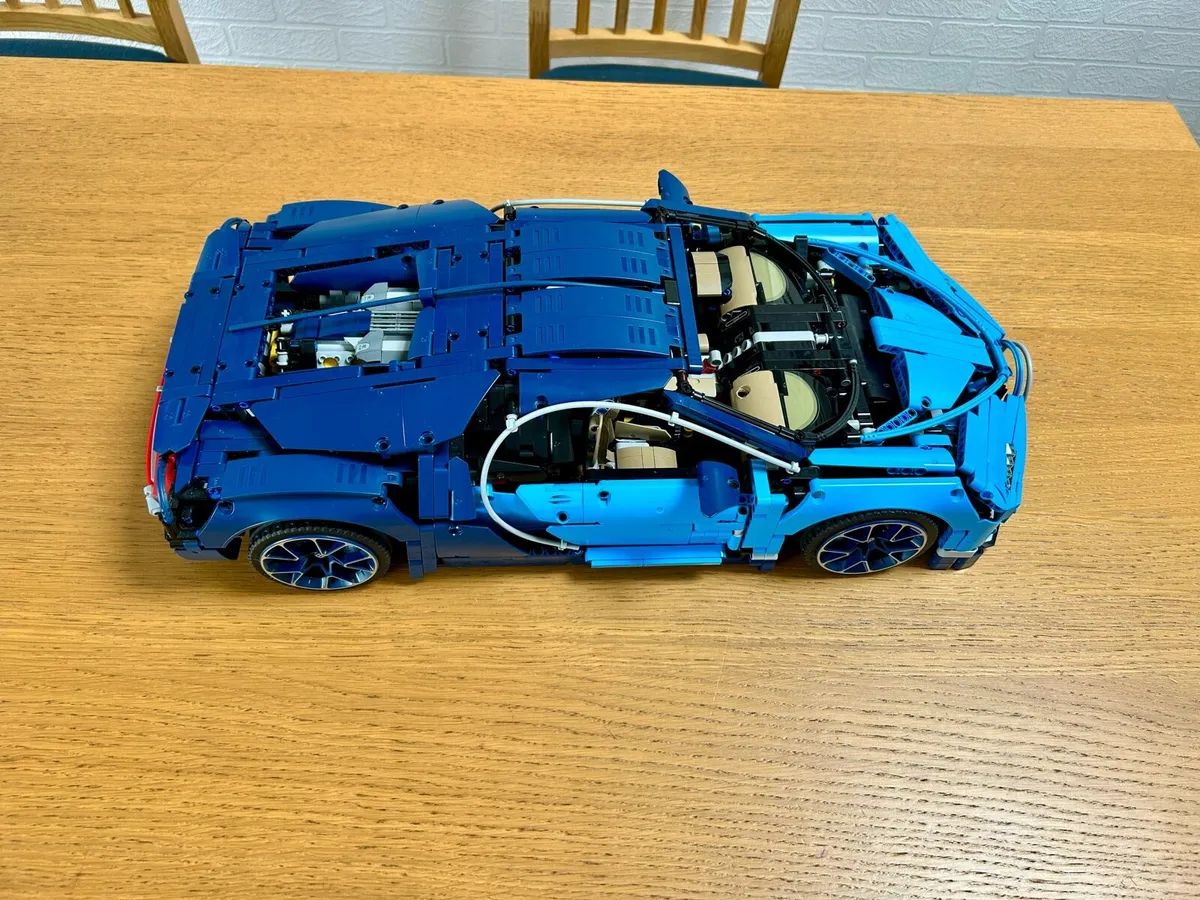 LEGO Technic Bugatti Chiron 42083 - Image 4