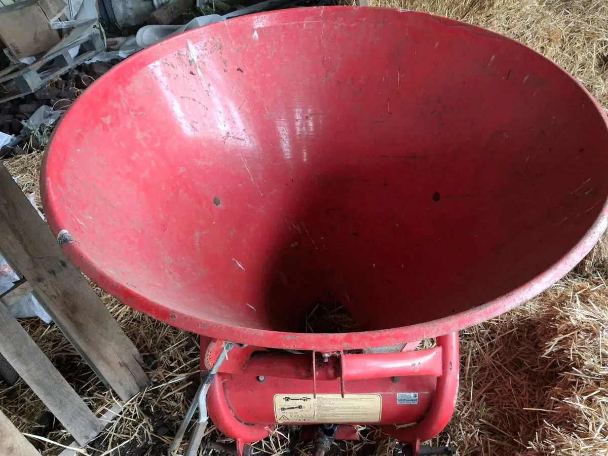 Fertiliser spreader - Image 4