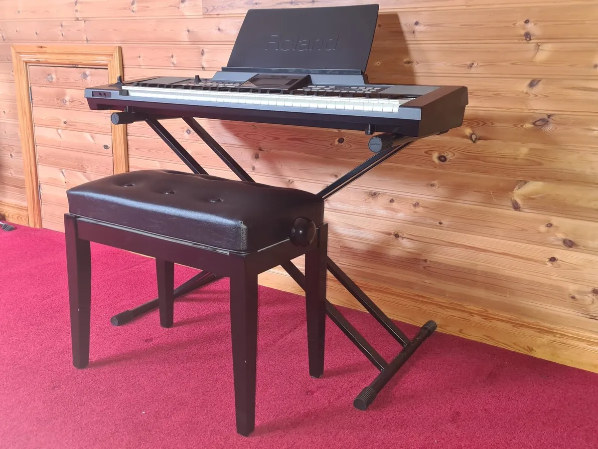 Roland E-09 electronic keyboard - Image 2