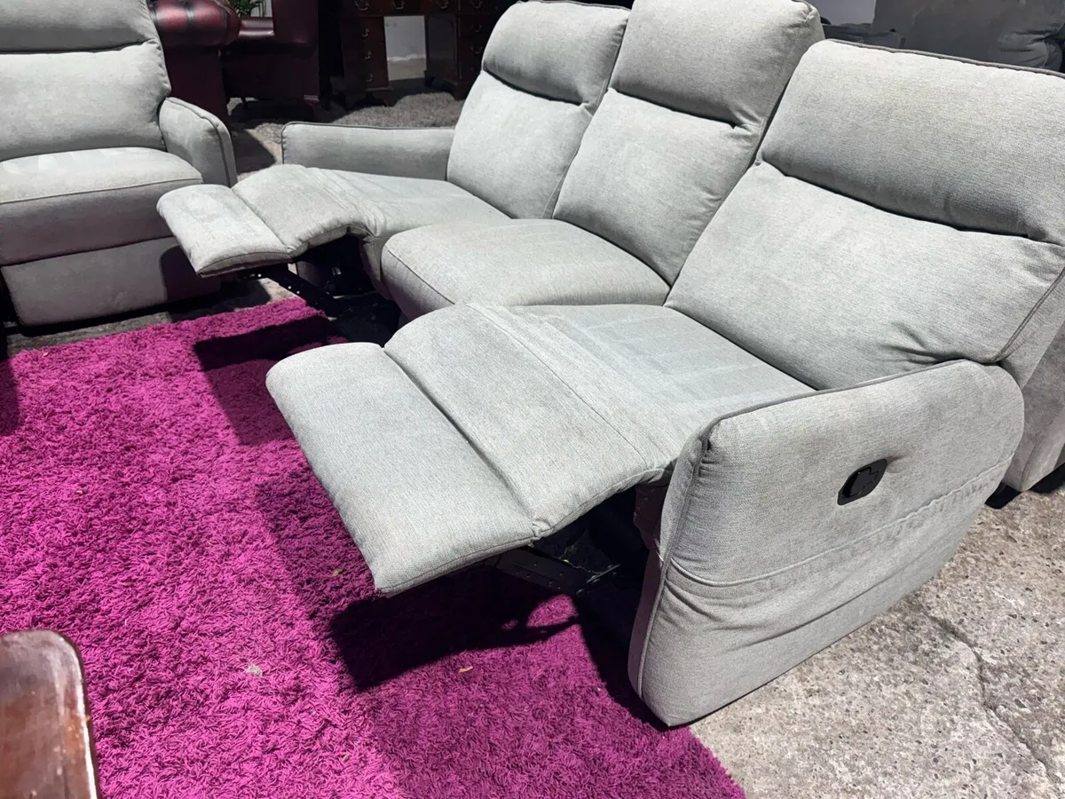 Reduced Recliner 3+2 seater suite - Image 4