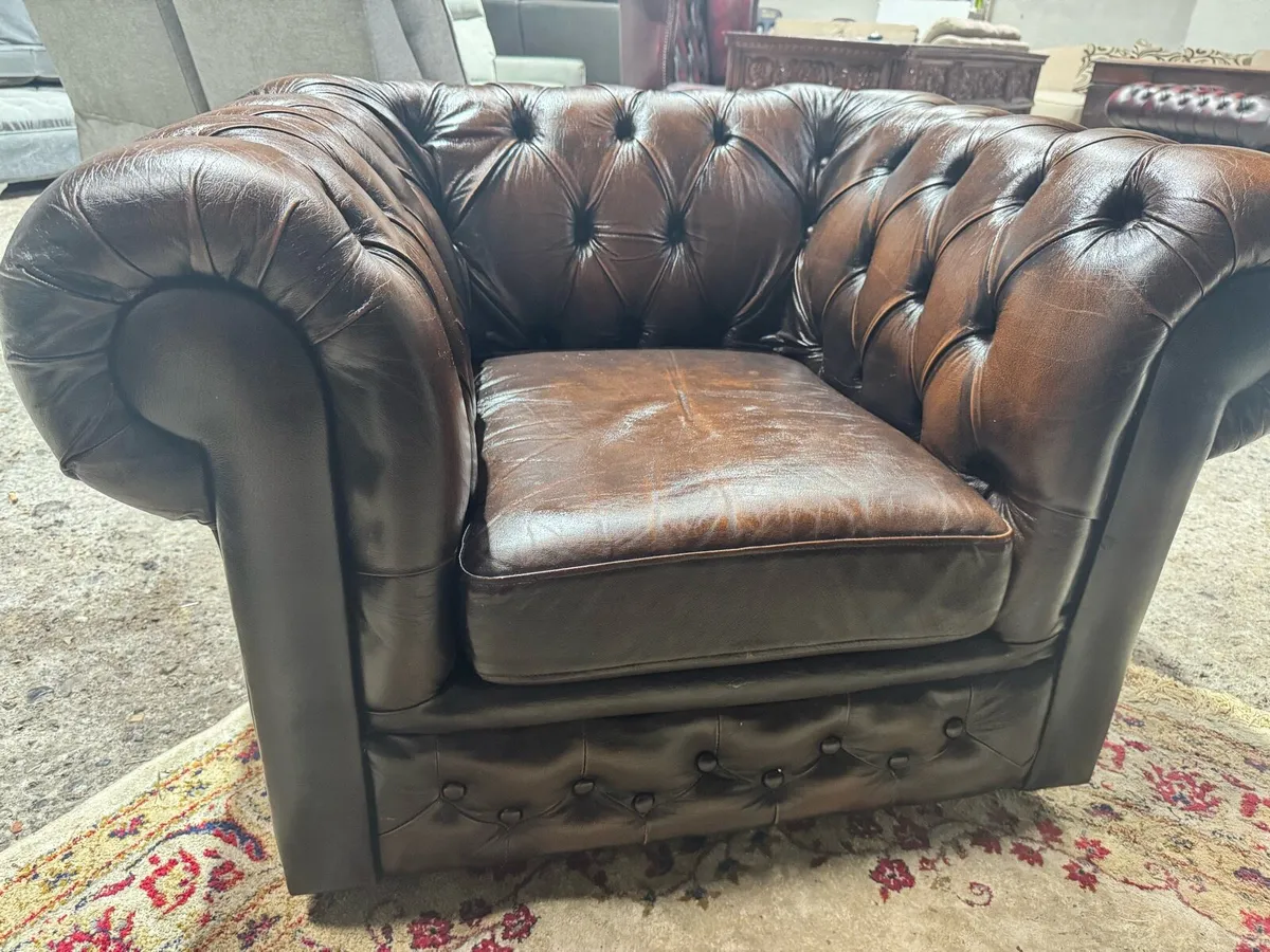 Reduced Antique 3-1-1 seater chesterfield suite - Image 3