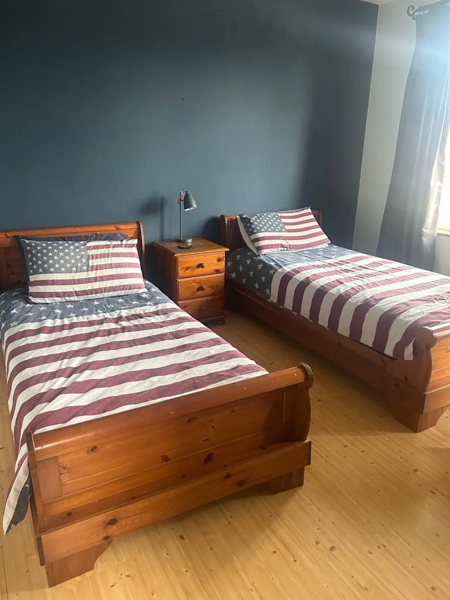Beds/Locker & mattresses - Image 1