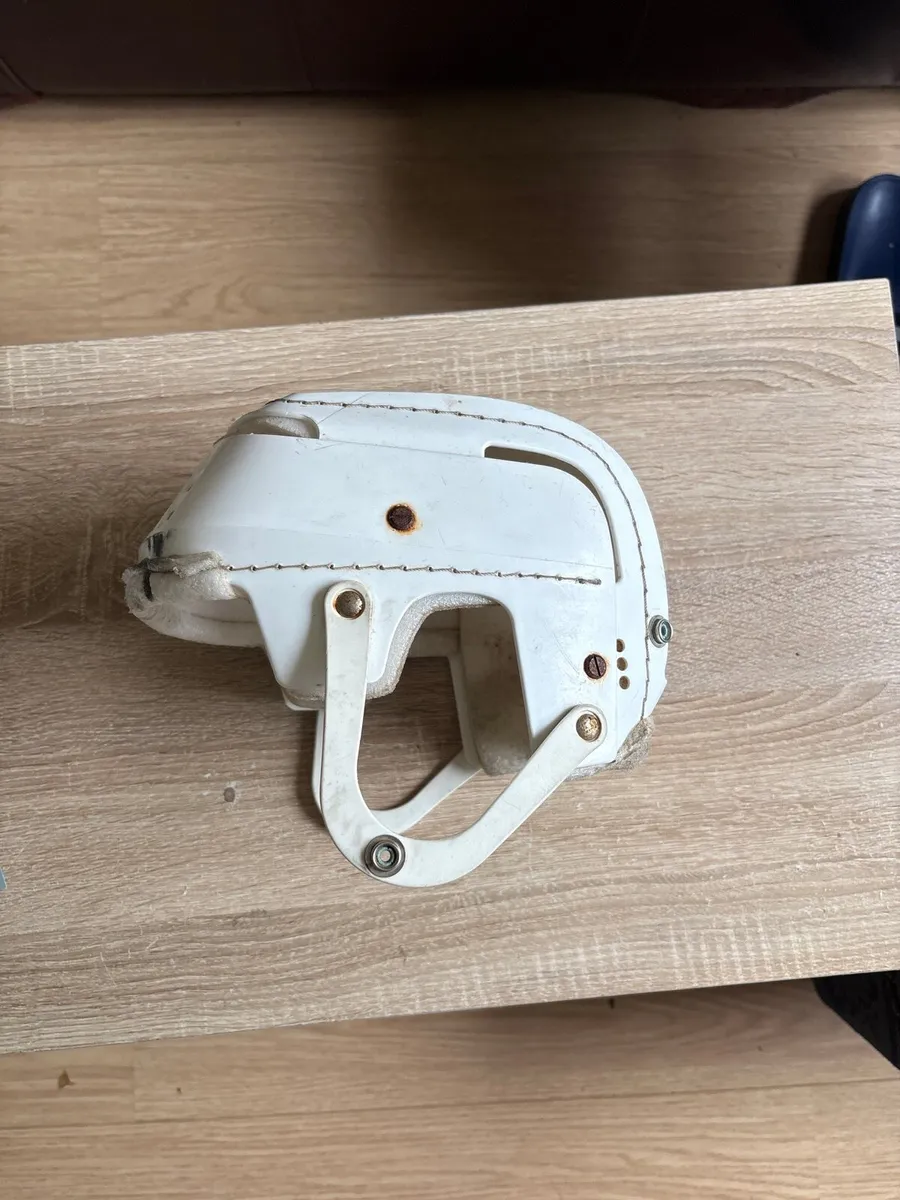 Gola helmet - Image 3