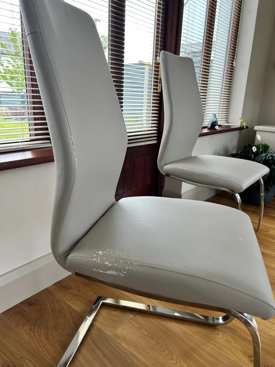 FREE    Dining chairs x 4 - Image 1