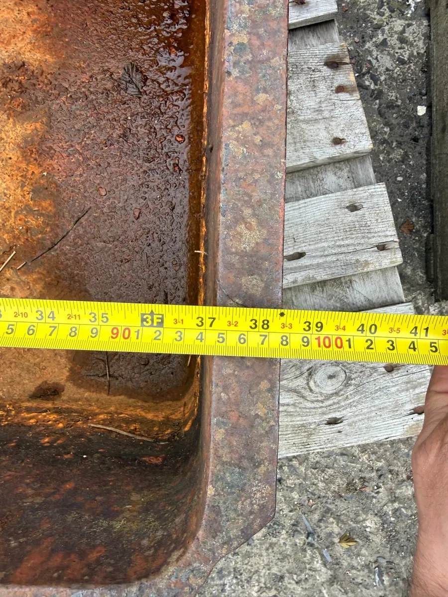 Reclaimed large cast iron bath - Image 2
