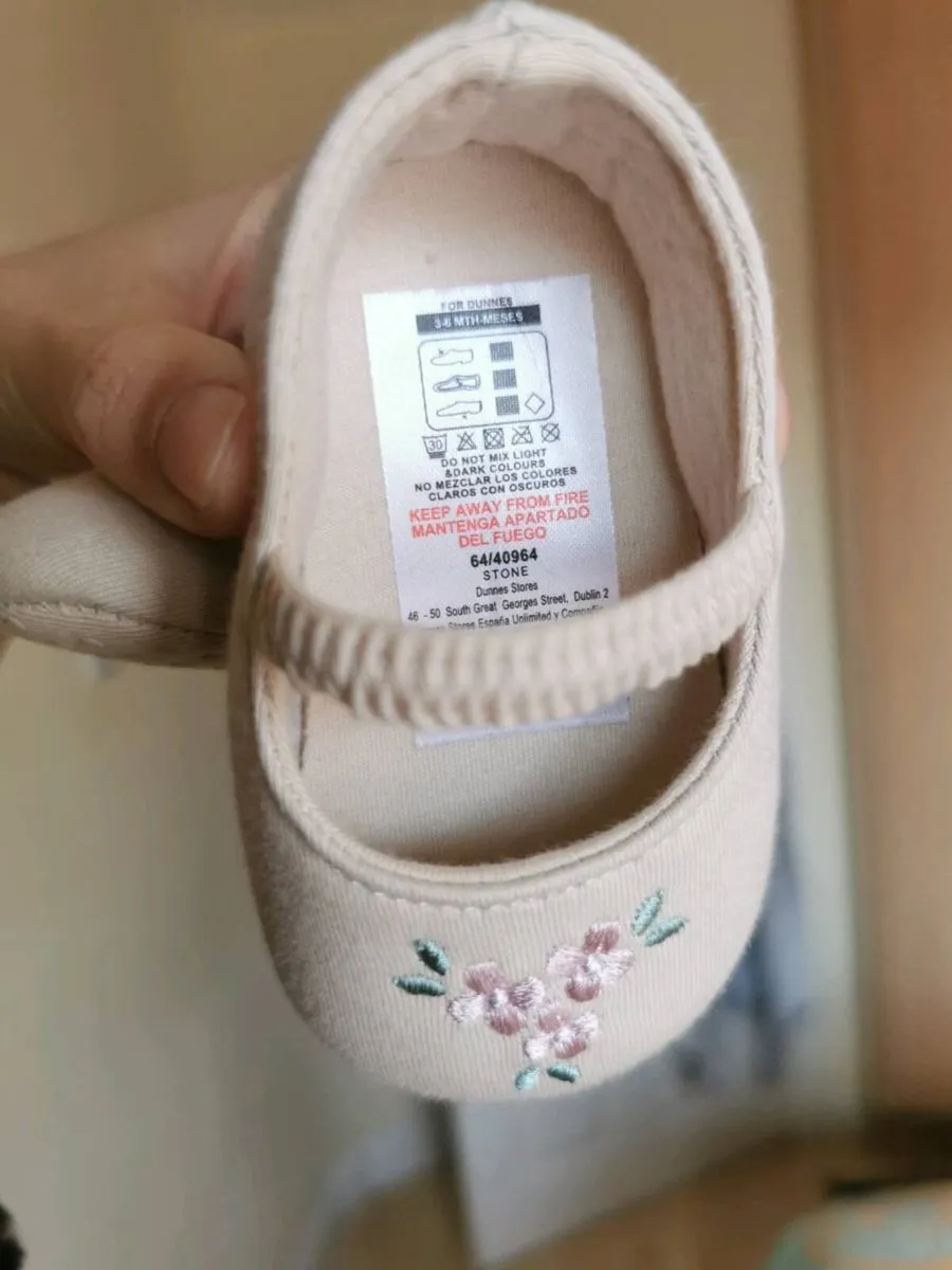 Baby girl shoes - Image 2