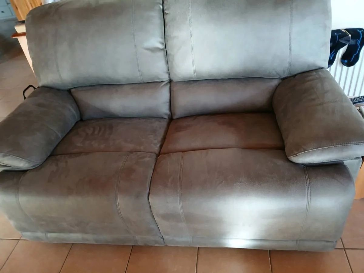 2 seater reclining couch - Image 2