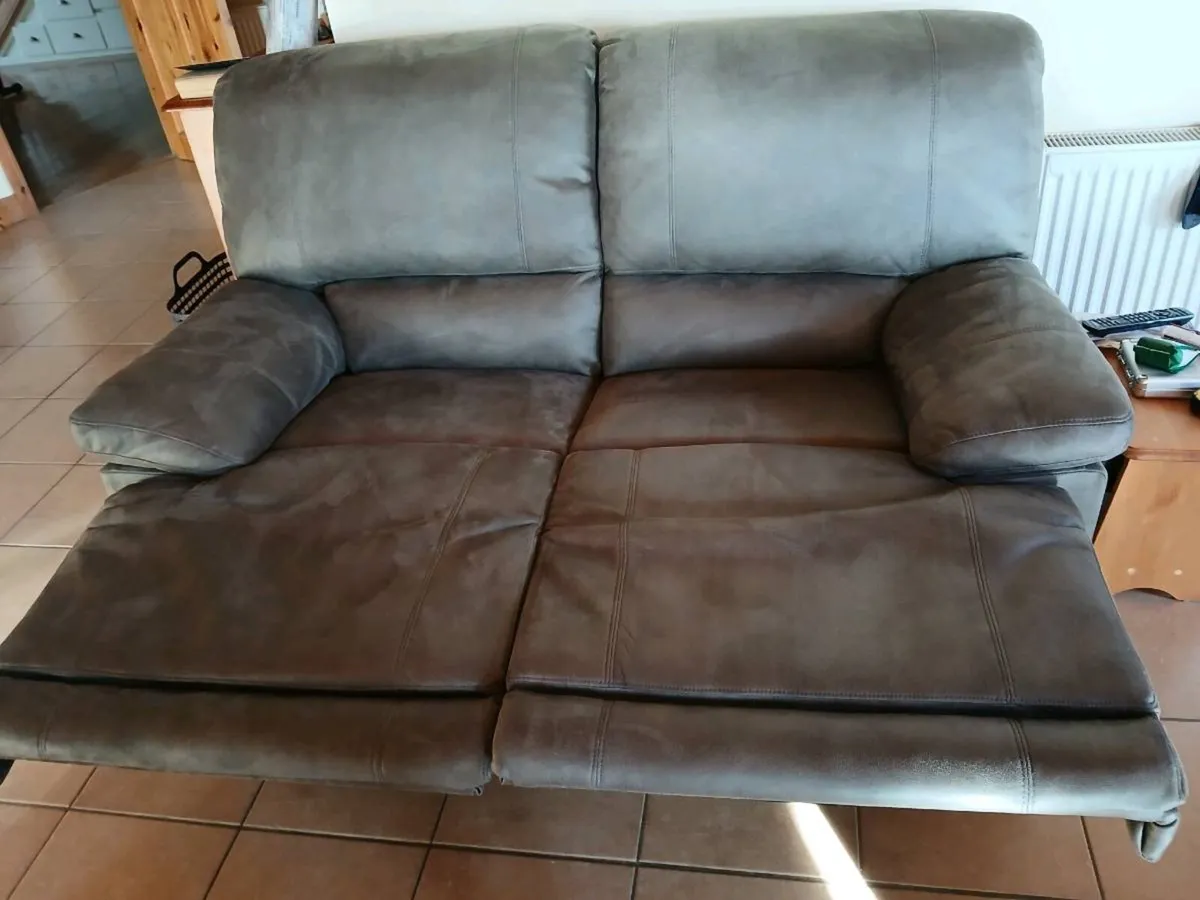 2 seater reclining couch - Image 3