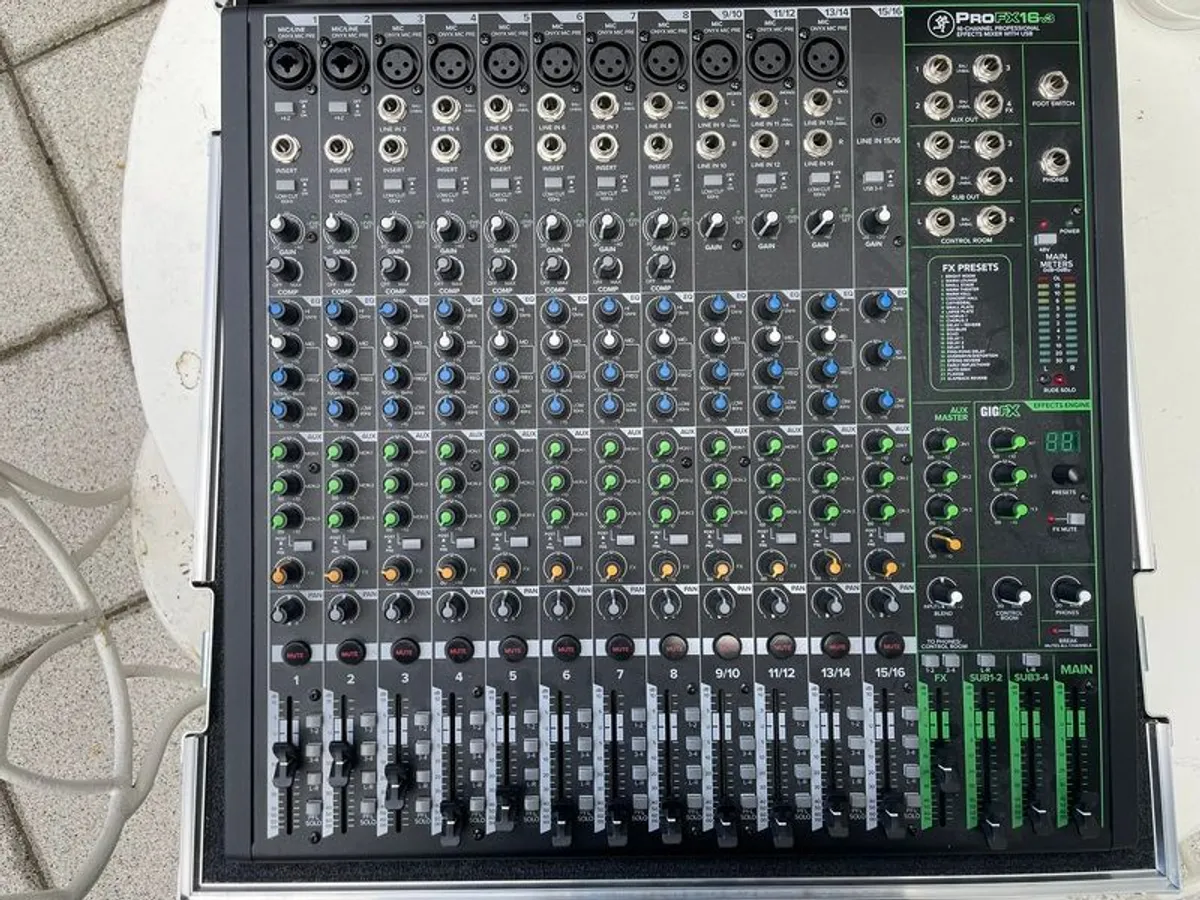 Mackie ProFX16v3 Case Bundle mixing desk with flight case - Image 3