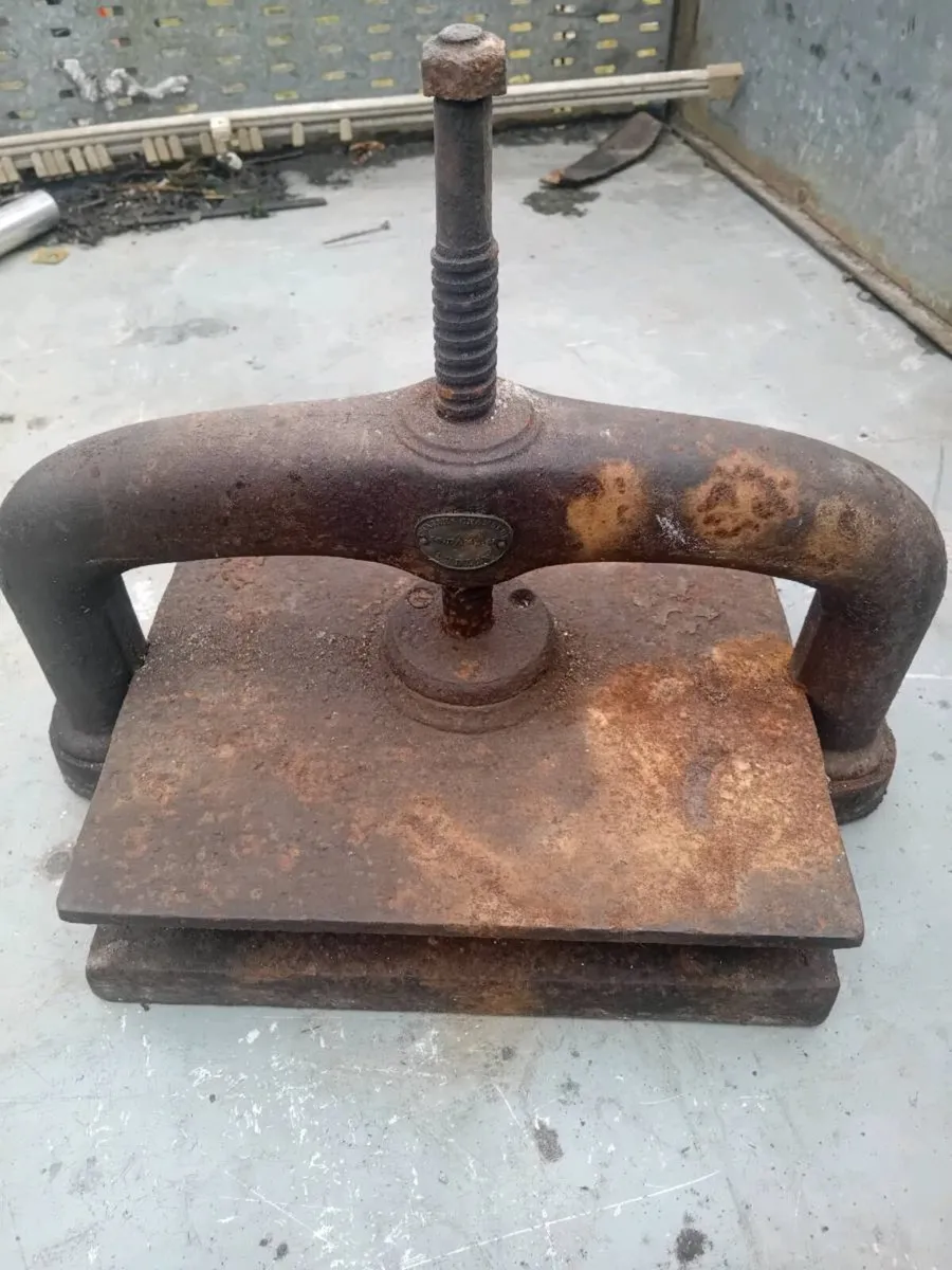 Antique book press - Image 1