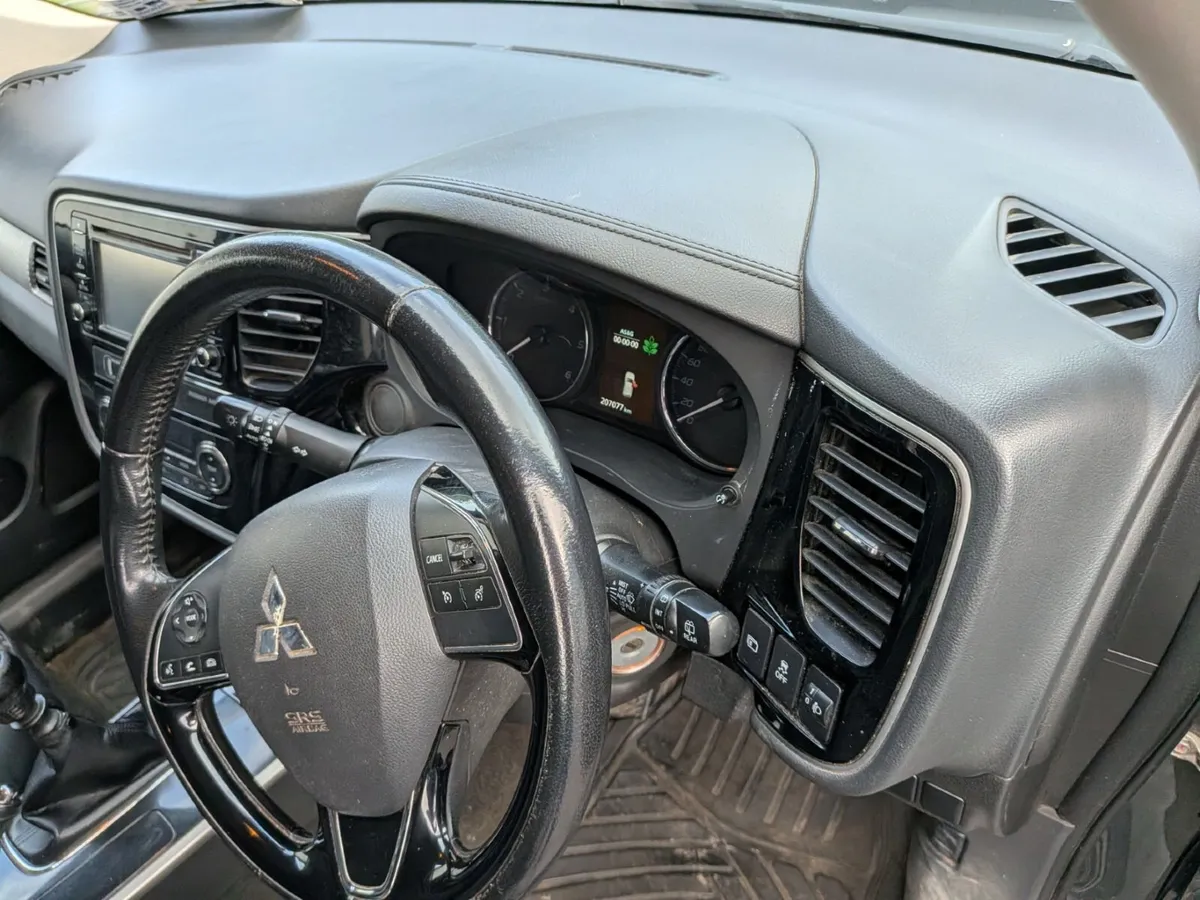 Mitsubishi Outlander 2017 - Image 4