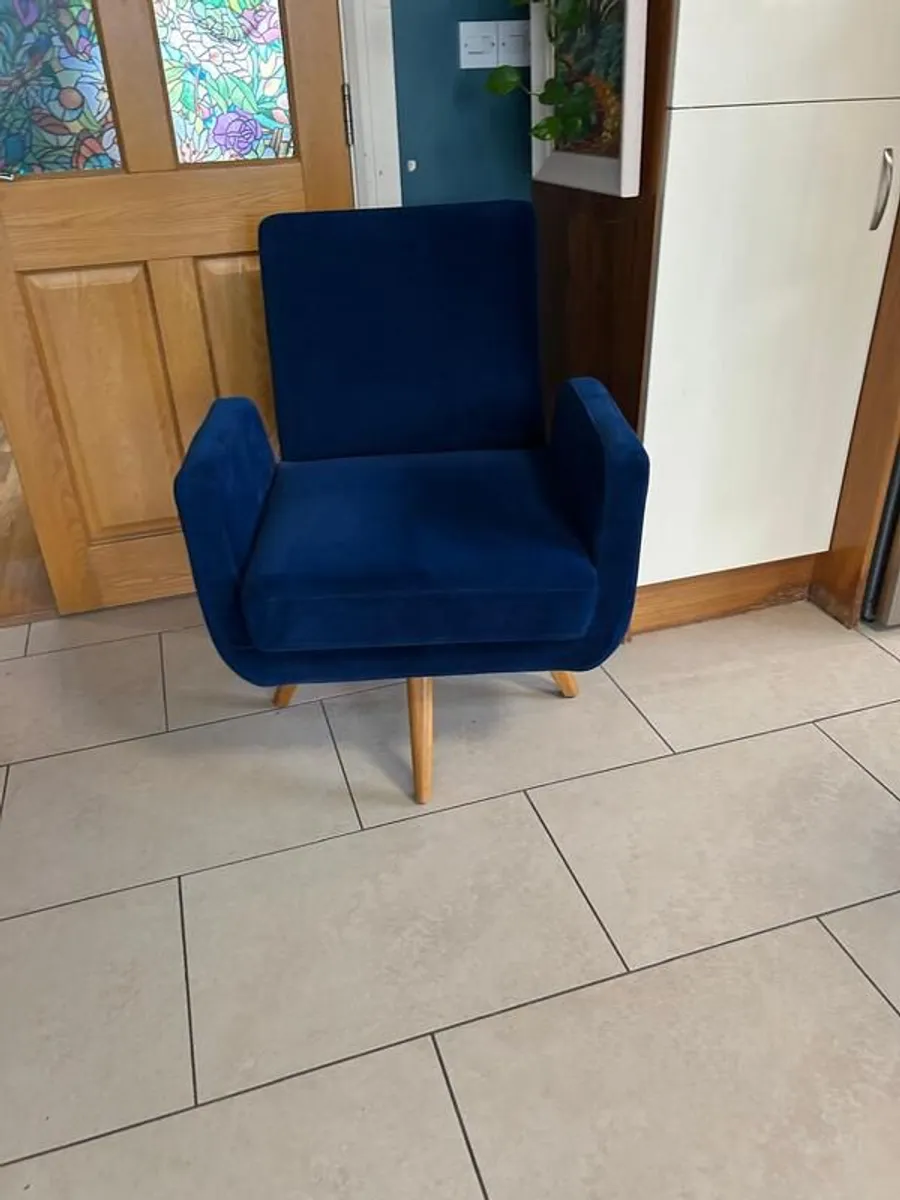 Navy blue velvet swivel chair - Image 1