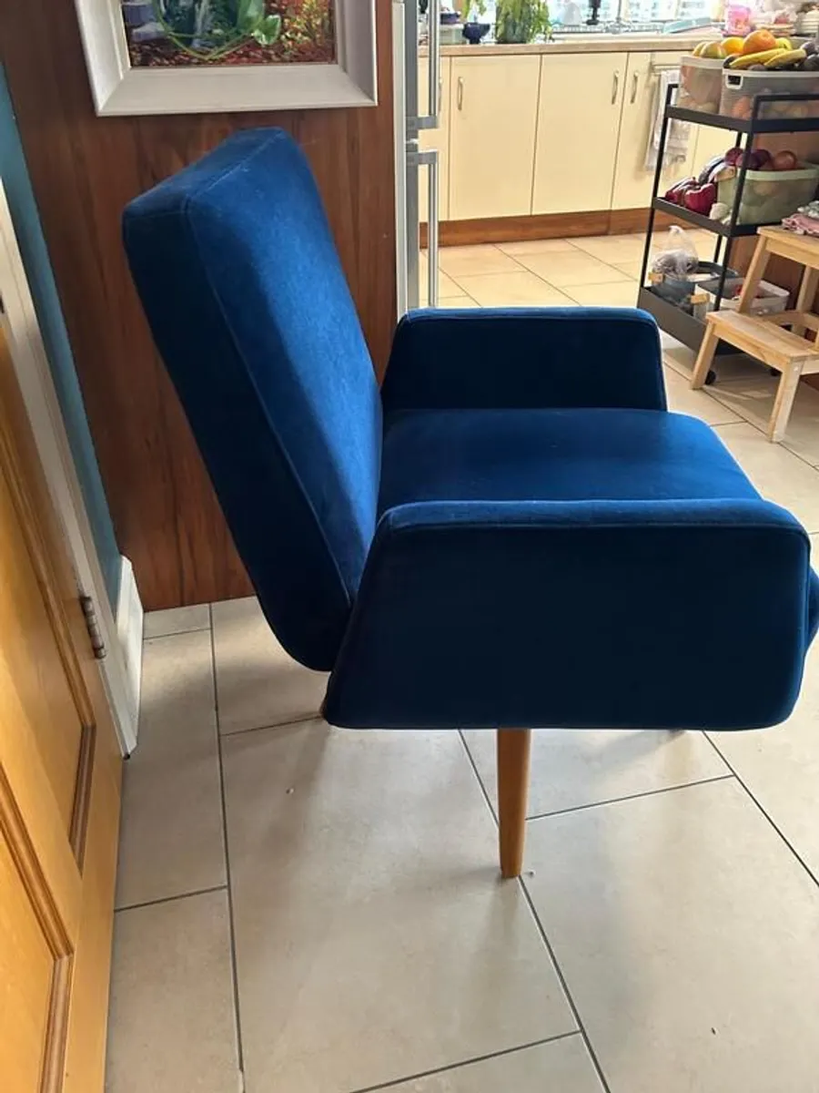 Navy blue velvet swivel chair - Image 2