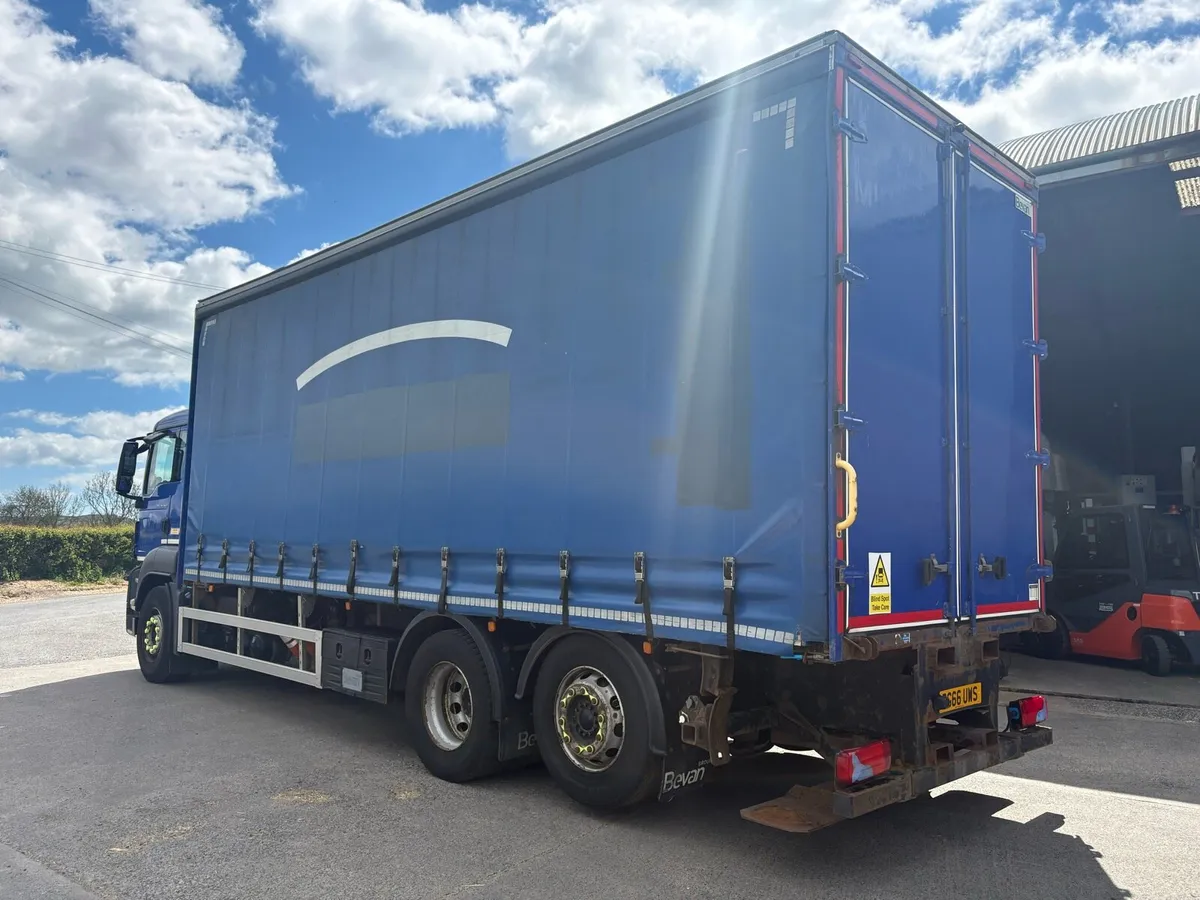 2017 Man TGS 26.360 6x2 Curtainside Moffett Lorry - Image 3
