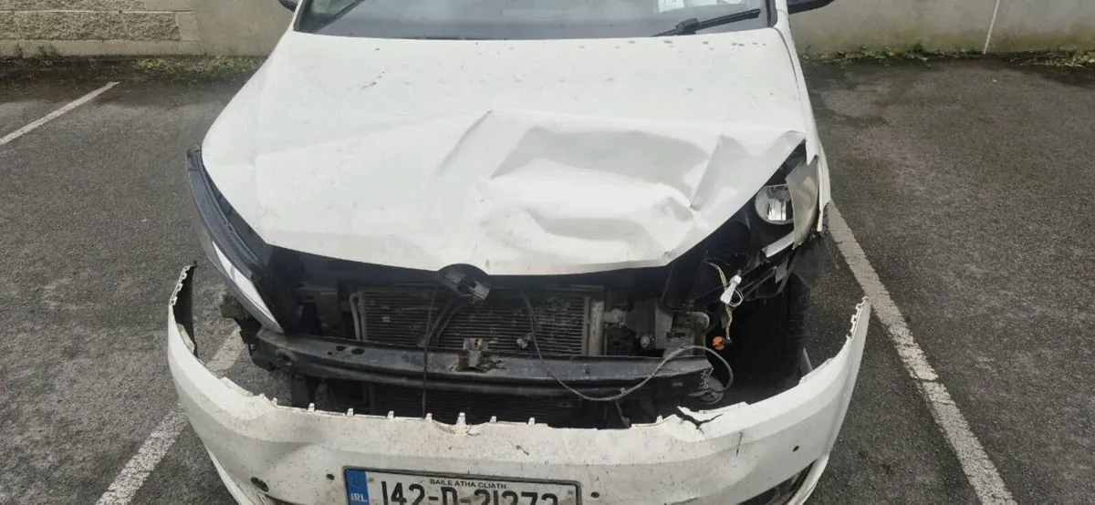 2014 VW Touran for parts or repair - Image 2