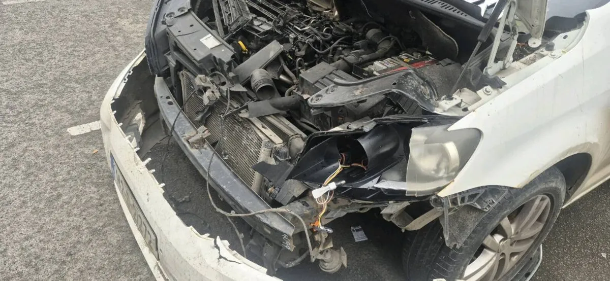 2014 VW Touran for parts or repair - Image 4