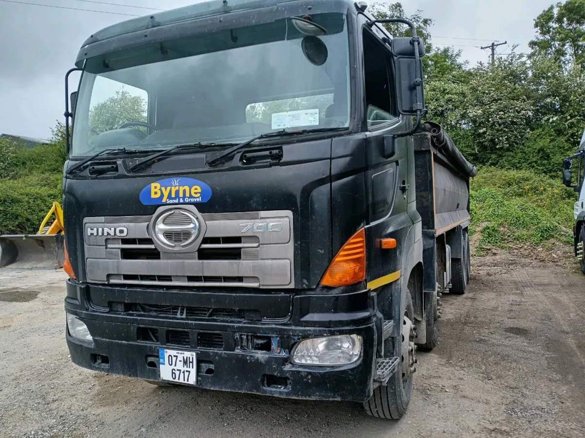 Hino 700 tipper - Image 2