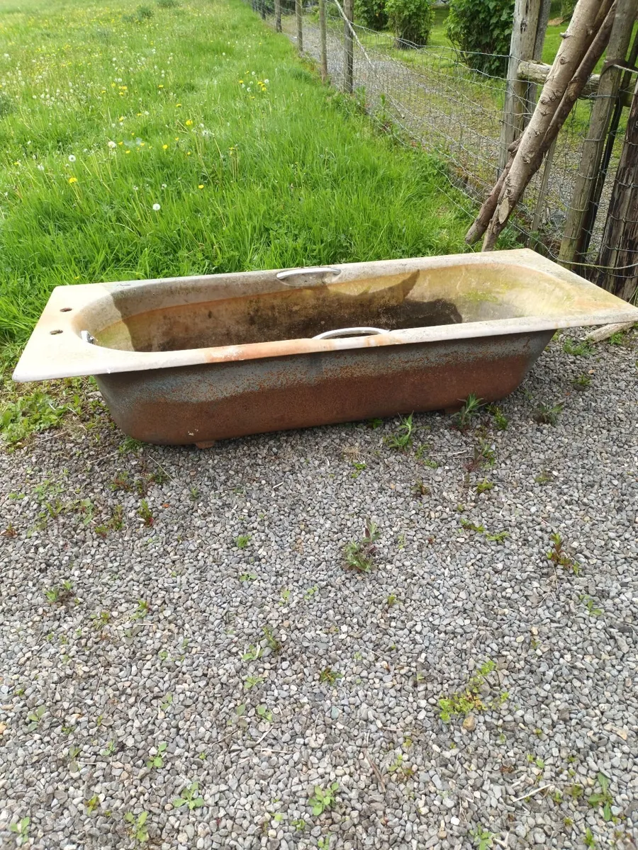 Cast iron bath - Image 2