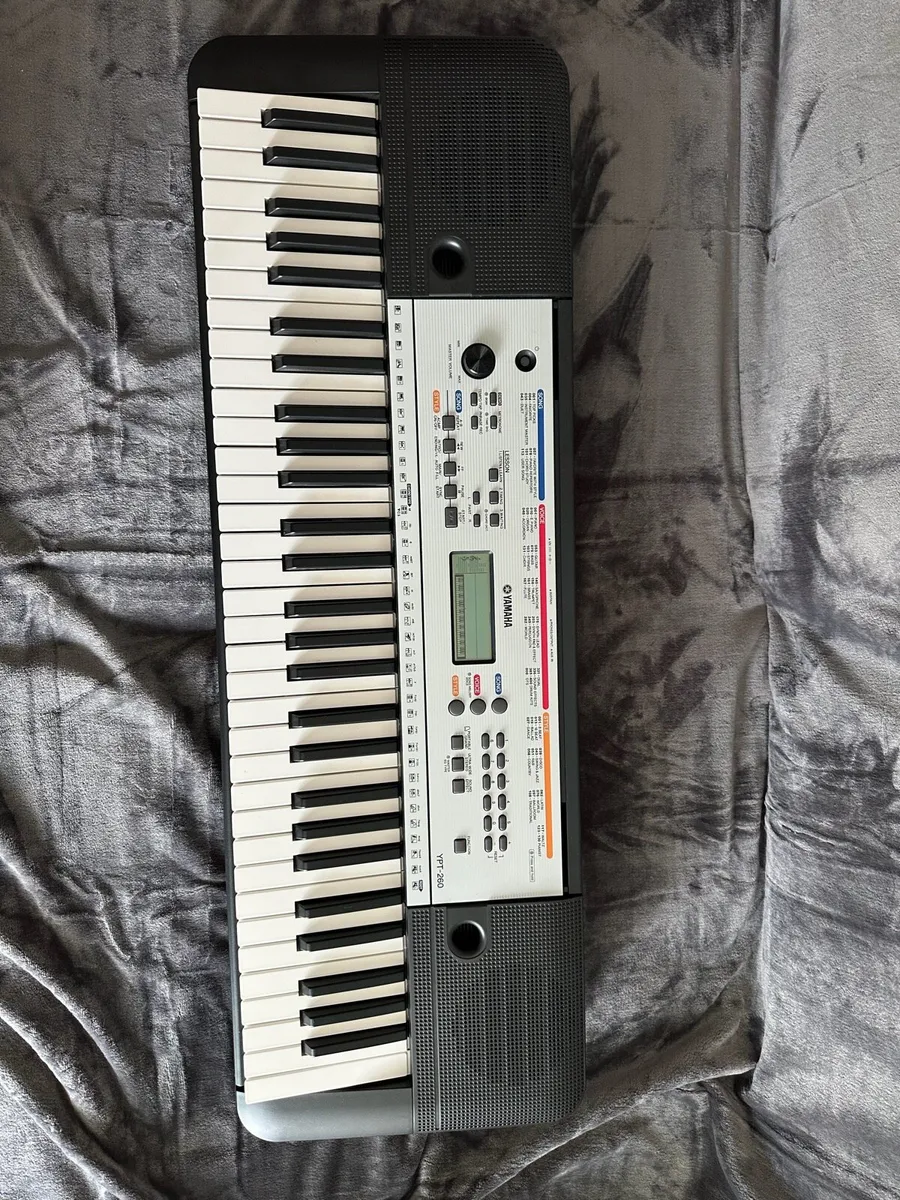 Yamaha keyboard - Image 1