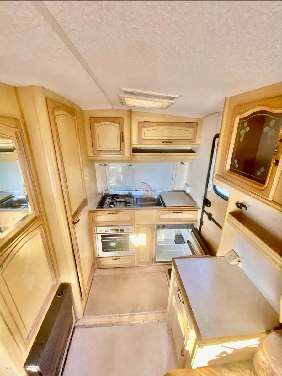 2/3 birth light weight touring caravan for sale - Image 4