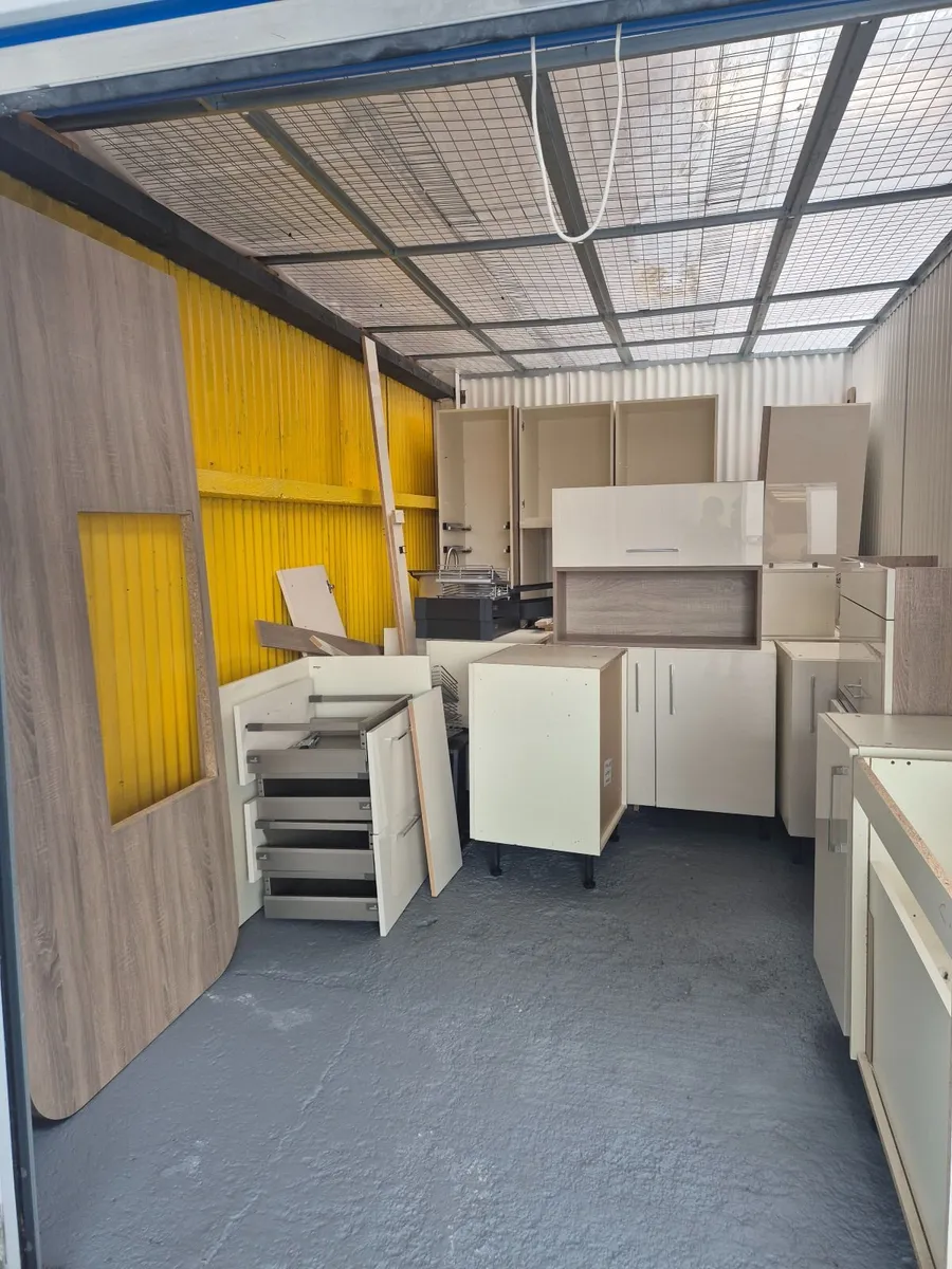 Brand new kitchen - Image 3